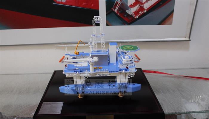 semi-submersible driling & well intervention vessel