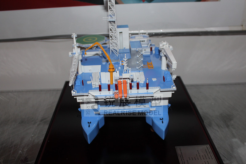 semi-submersible driling & well intervention vessel